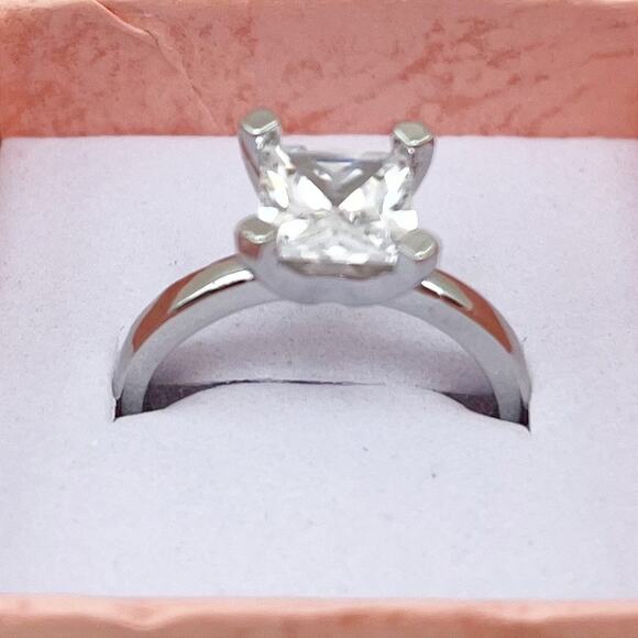 Ring Princess Cut 2 CT Rhinestone White Gold Plated Size 7 - Picture 10 of 11